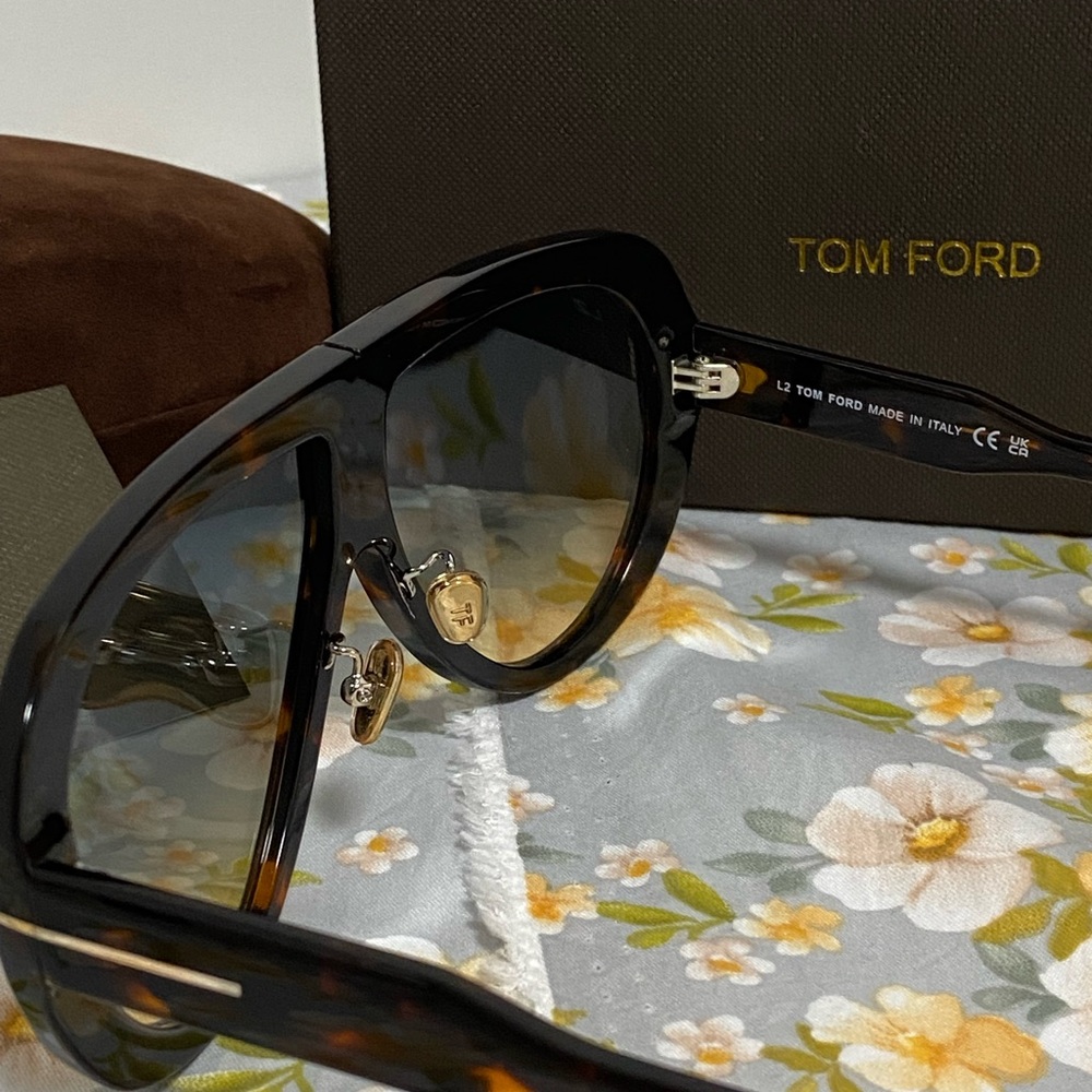 Tom Blue and Yellow Lens
Sunglasses - Picture 8 of 9